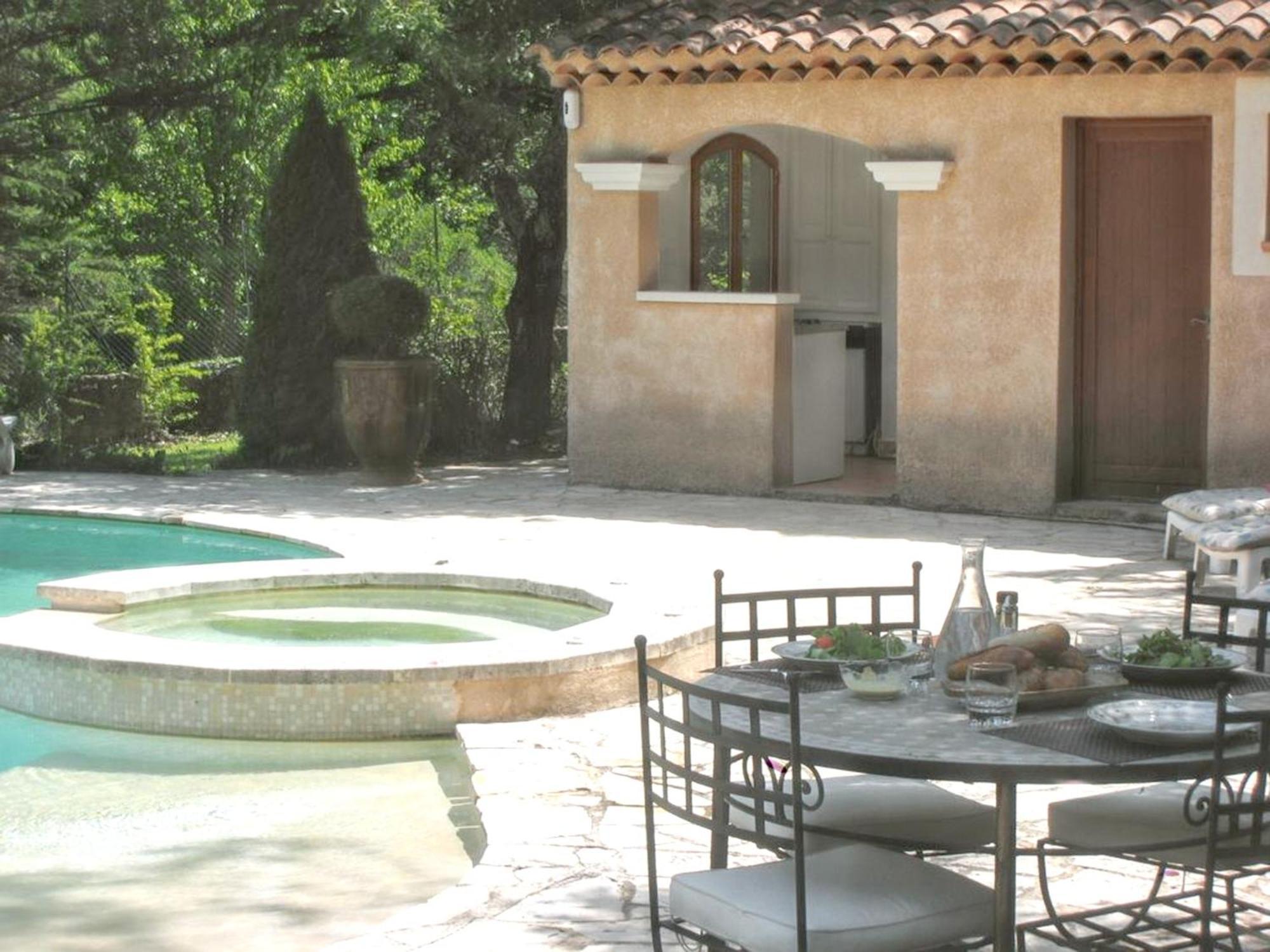 Villa Spacieuse Avec Piscine A Saint Maximin Exteriér fotografie