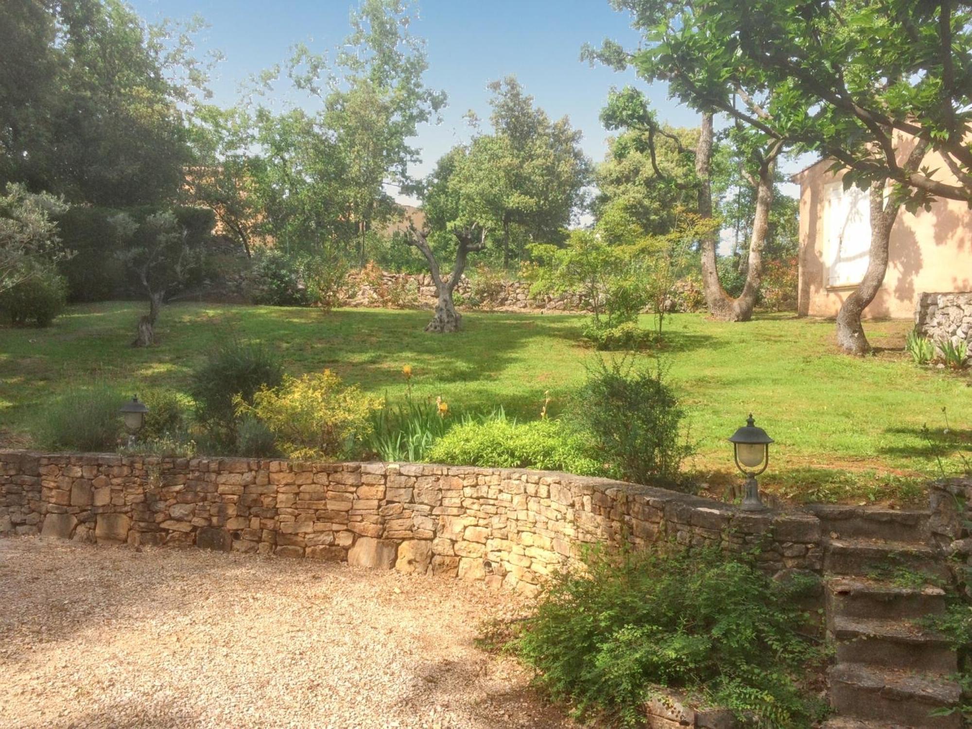Villa Spacieuse Avec Piscine A Saint Maximin Exteriér fotografie