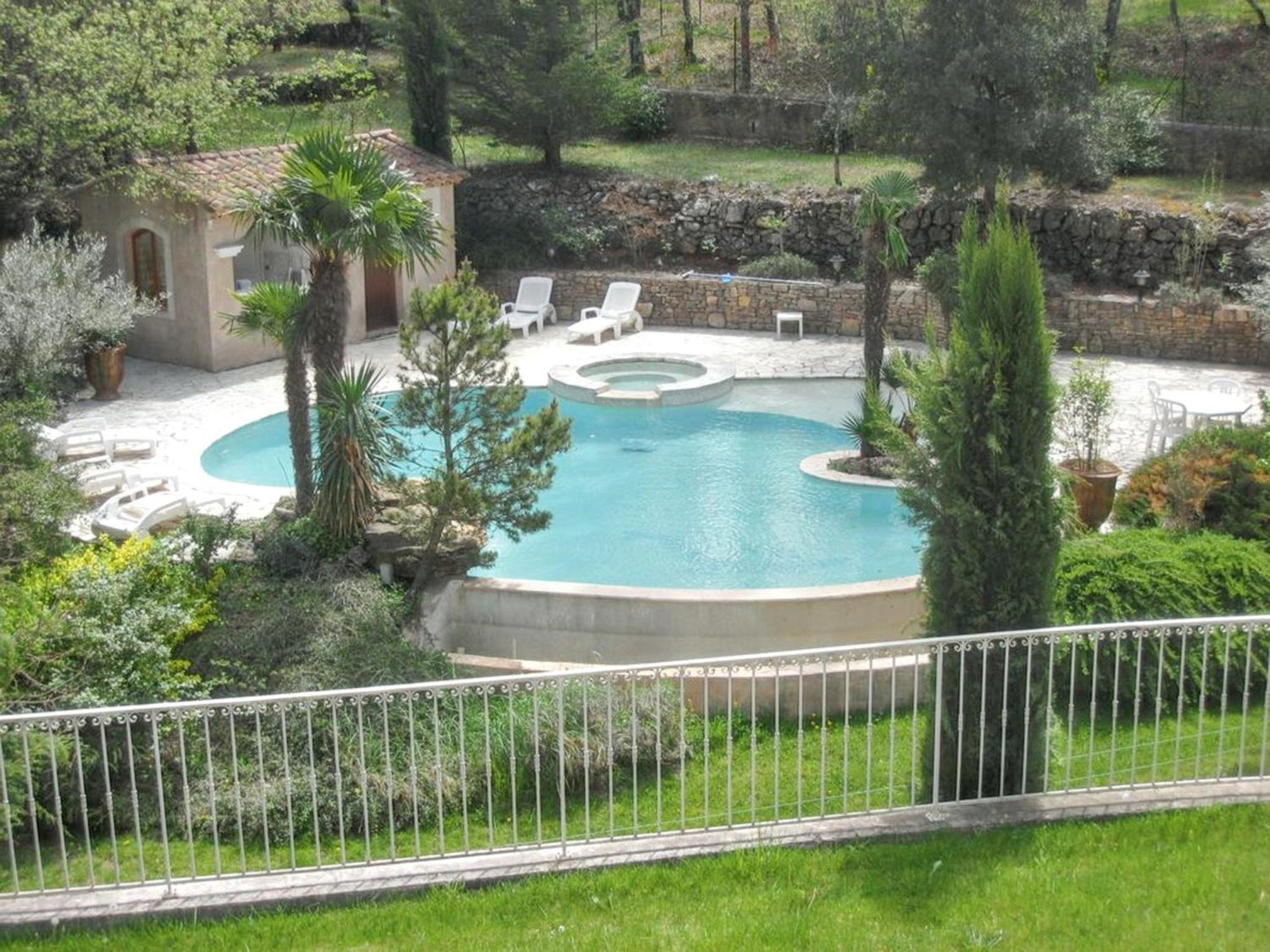 Villa Spacieuse Avec Piscine A Saint Maximin Exteriér fotografie