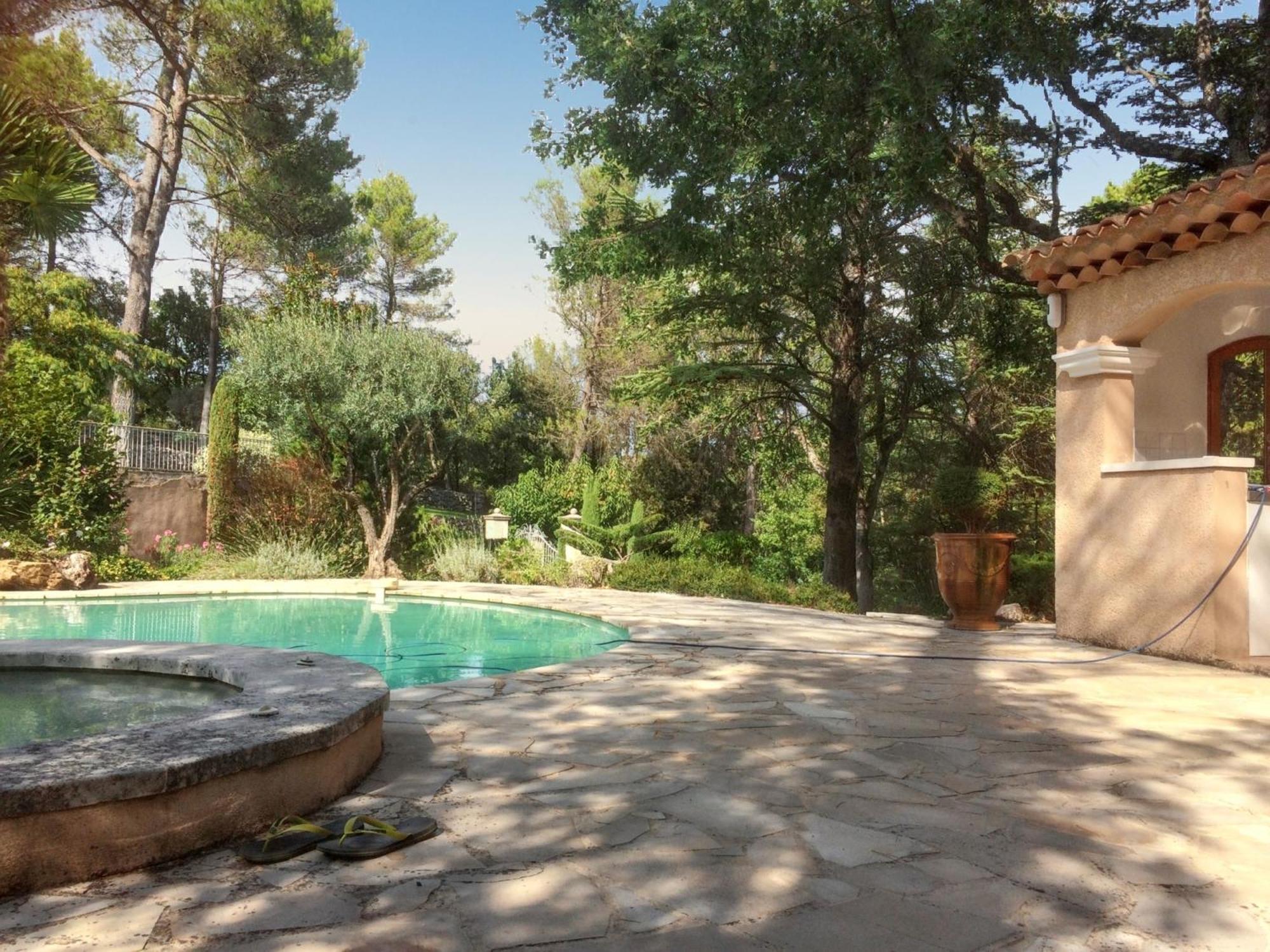 Villa Spacieuse Avec Piscine A Saint Maximin Exteriér fotografie