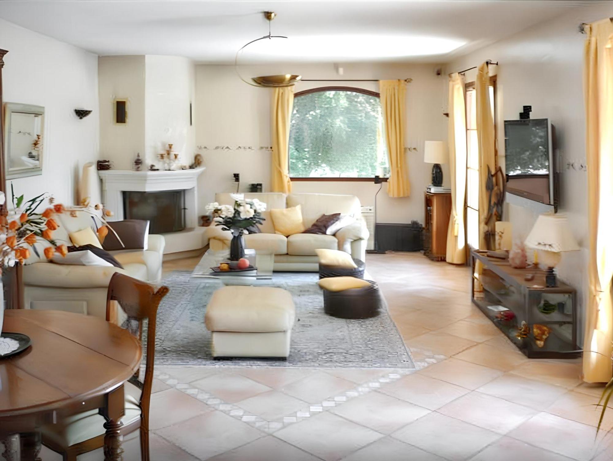Villa Spacieuse Avec Piscine A Saint Maximin Exteriér fotografie